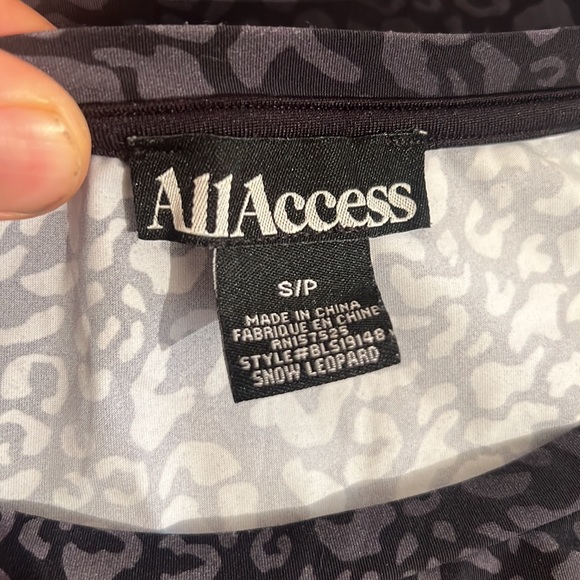 Bandier All Access Studio Stretch Crop Tee in Snow Leopard, size Small - Picture 6 of 9